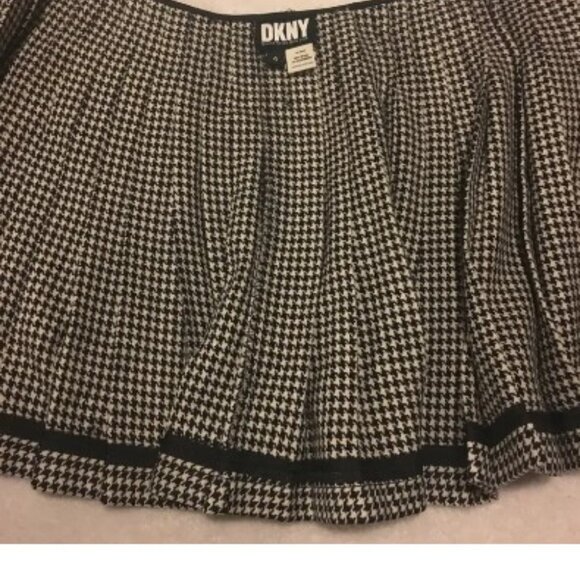 DKNY Wool/cashmere mini wrap around plaid skirt - Picture 4 of 6